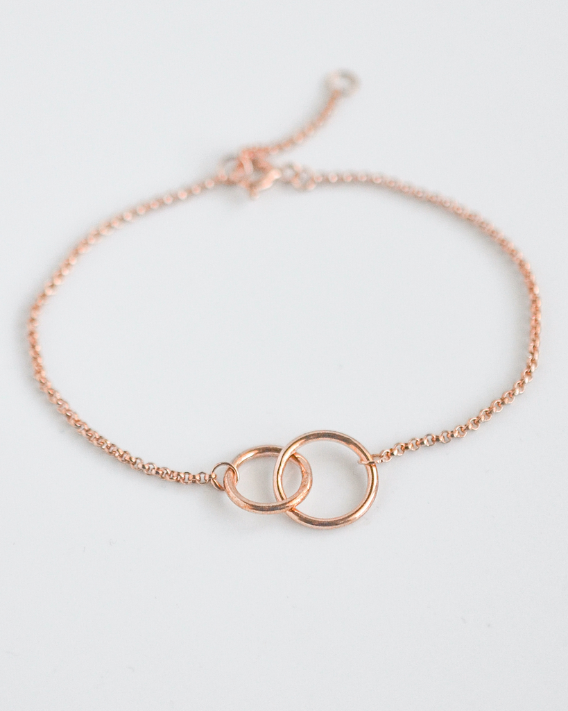 Interlocking Circle Bracelet in Rose Gold