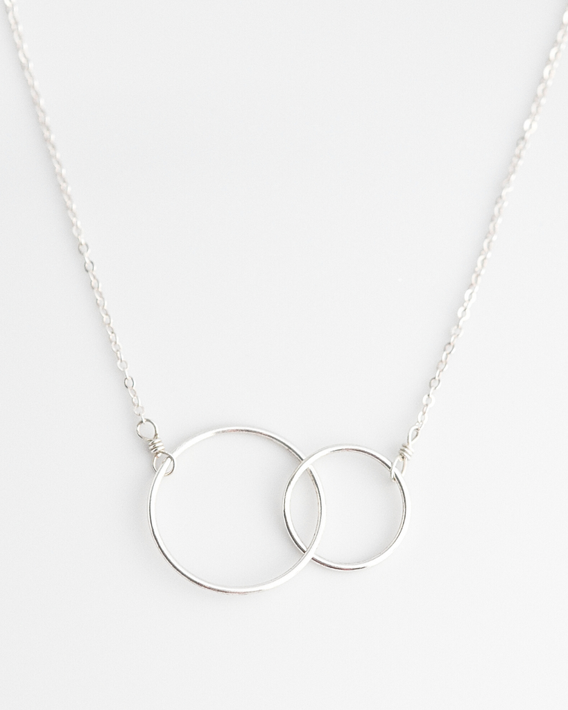 Connecting 2025 circle necklace