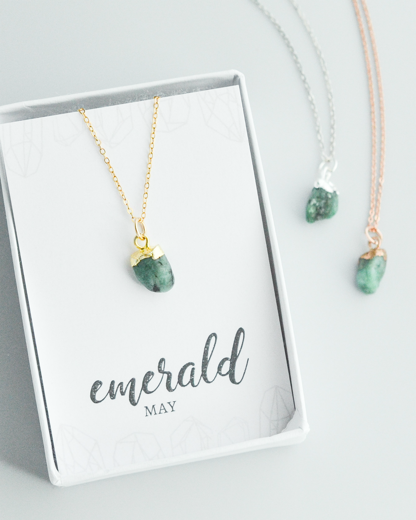 Raw emerald stone necklace deals