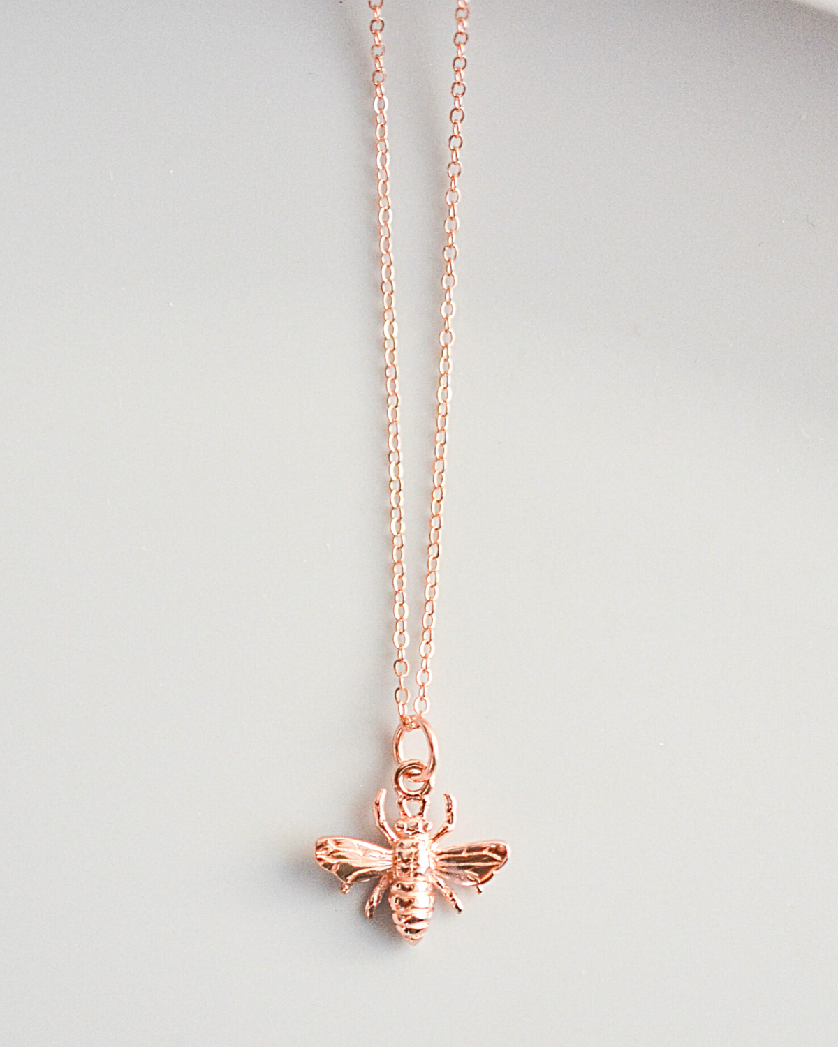 Bumble bee 2025 pendant silver