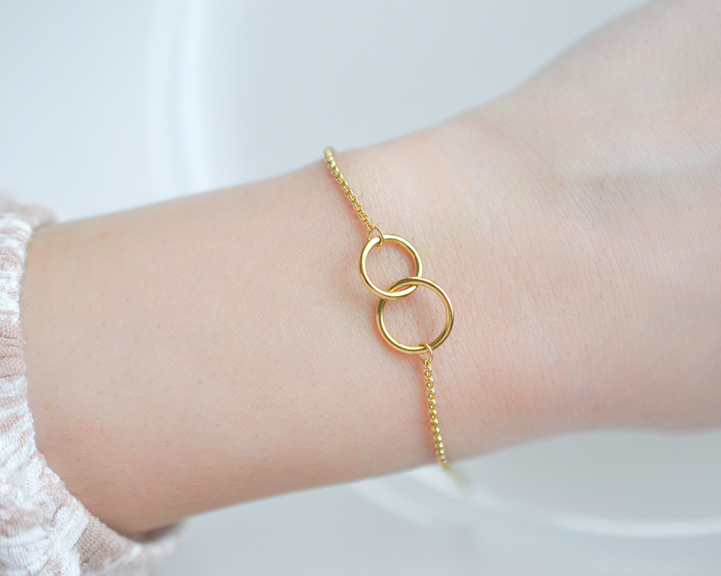 Interlocking Circle Bracelet in Gold
