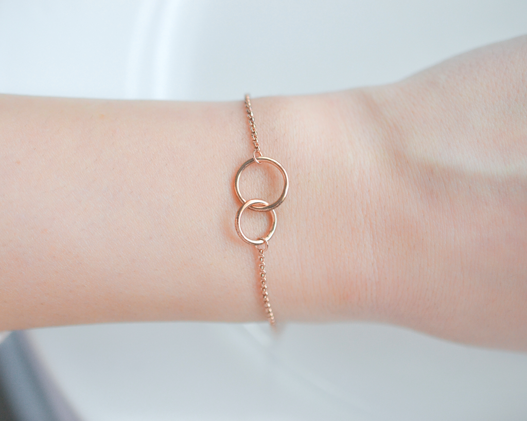 Interlocking Circle Bracelet in Rose Gold